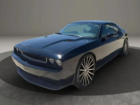 Used 2014 Dodge Challenger SXT RWD image 3