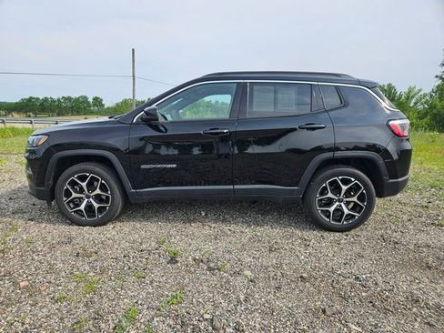 Used 2025 Jeep Compass Limited AWD/4WD image 4