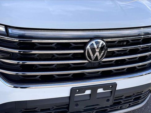 Used 2025 Volkswagen Atlas SE image 27