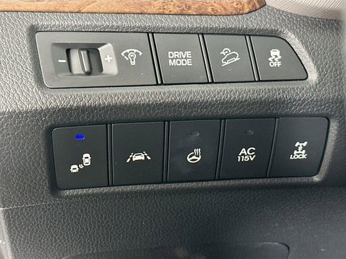 Used 2017 Hyundai Santa Fe Limited AWD/4WD image 25