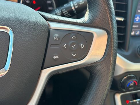 Used 2023 GMC Acadia SLE FWD image 19