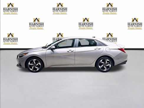 Used 2023 Hyundai Elantra Limited image 9
