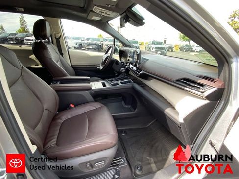 Used 2024 Toyota Sienna Platinum AWD/4WD image 16