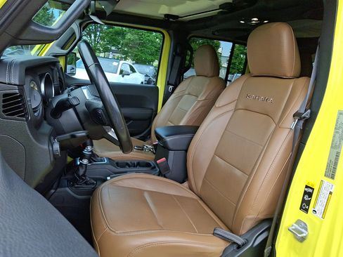 Used 2022 Jeep Wrangler Unlimited Sahara w/ Cold Weather Group AWD/4WD image 24