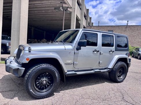 Used 2014 Jeep Wrangler Unlimited Sahara w/ Connectivity Group AWD/4WD image 1