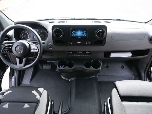 Used 2023 Mercedes-Benz Sprinter 2500 image 16