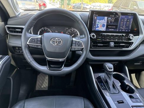 Used 2022 Toyota Highlander Platinum FWD image 17