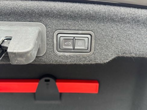 Used 2017 Audi A8 L 4.0T image 23