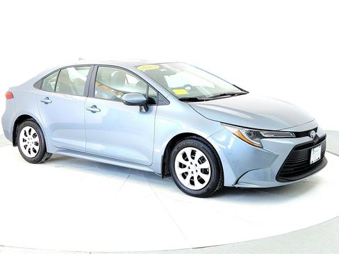 Used 2023 Toyota Corolla LE w/ Carpet Mat Package (TMS) image 7