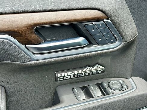 Used 2025 Chevrolet Silverado 1500 High Country AWD/4WD image 21
