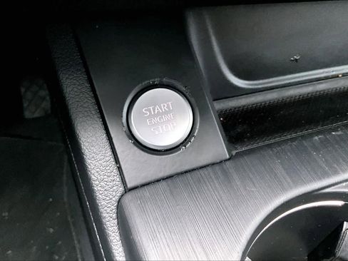 Used 2017 Audi A4 2.0T Premium image 27