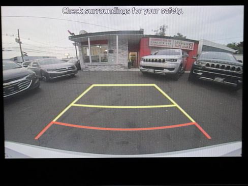 Used 2025 Hyundai Elantra SEL FWD image 31