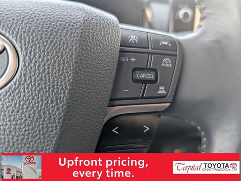 Used 2025 Toyota Camry XLE AWD/4WD image 16