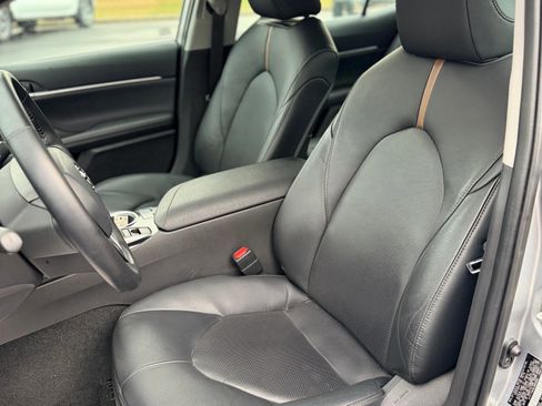 Used 2020 Toyota Camry XLE w/ Navigation Package image 10