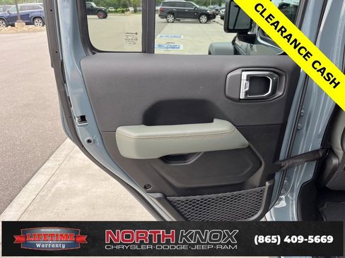 New 2025 Jeep Gladiator Mojave w/ Convenience Group image 16