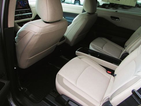 New 2026 Nissan Pathfinder SL w/ SL Premium Package image 10