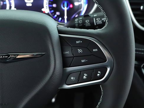 New 2026 Chrysler Pacifica Select image 10