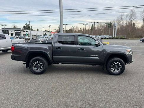 Used 2018 Toyota Tacoma TRD Off-Road image 20