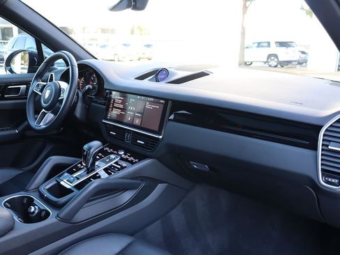 Used 2021 Porsche Cayenne image 14