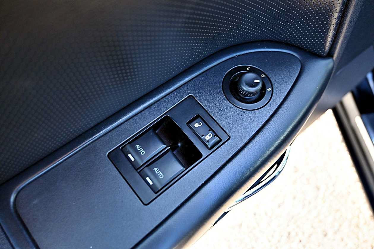 Used 2011 Dodge Challenger R/T RWD image 13
