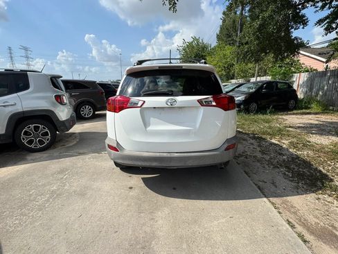 Used 2015 Toyota RAV4 XLE FWD image 6