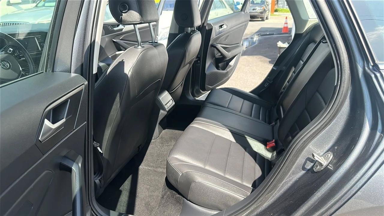 Used 2021 Volkswagen Jetta SE w/ SE Cold Weather Package FWD image 25