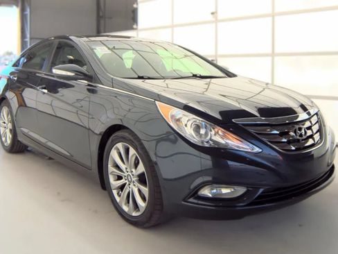 Used 2012 Hyundai Sonata Limited w/ Navigation Pkg FWD image 2