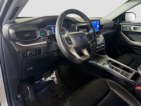 Used 2023 Ford Explorer XLT w/ Equipment Group 202A RWD image 23