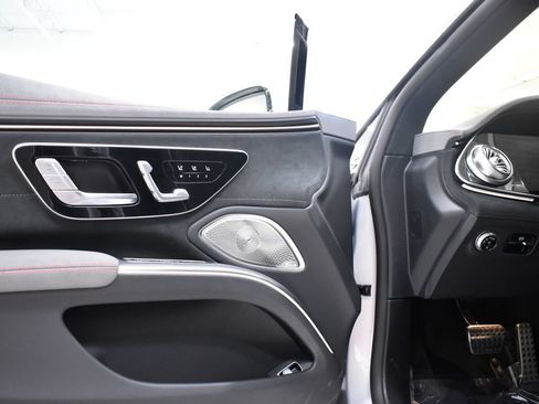 Used 2023 Mercedes-Benz EQS 580 4MATIC Sedan image 16