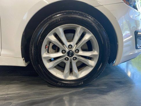 Used 2011 Kia Optima EX w/ Premium Pkg FWD image 9