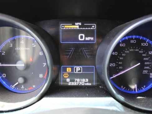 Used 2017 Subaru Outback 3.6R Touring AWD/4WD image 17