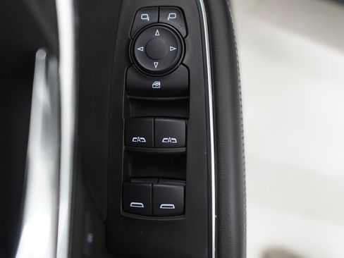 Used 2022 Buick Envision Essence w/ Sport Touring Package FWD image 24