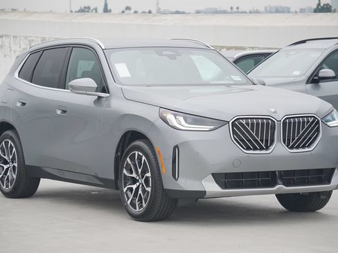 Used 2026 BMW X3 xDrive30i w/ Premium Package AWD/4WD image 3