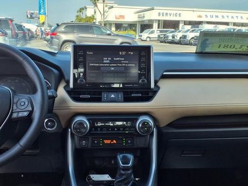 Used 2020 Toyota RAV4 Limited image 17