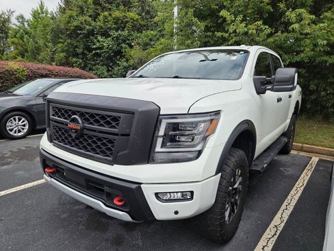 Used 2021 Nissan Titan PRO-4X w/ Pro-4x Convenience Package AWD/4WD image 3