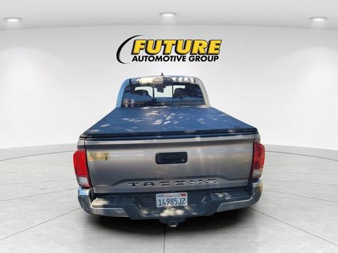 Used 2017 Toyota Tacoma TRD Off-Road w/ Tow Package AWD/4WD image 4
