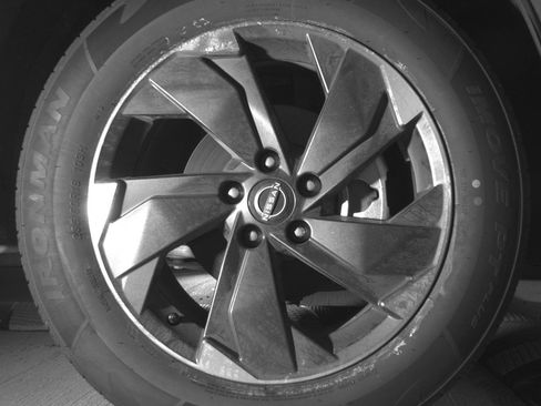 Used 2025 Nissan Rogue SV image 13