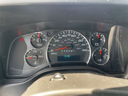 Used 2018 Chevrolet Express 3500 image 9