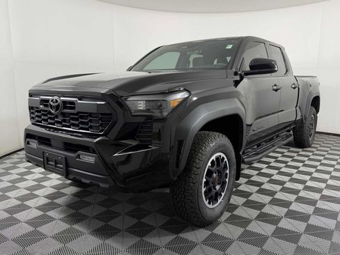 Used 2025 Toyota Tacoma TRD Off-Road AWD/4WD image 3