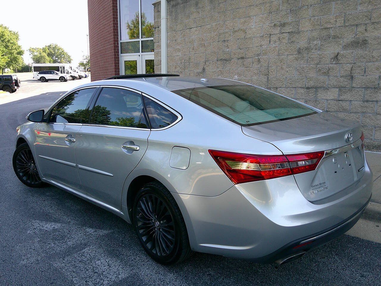 Used 2018 Toyota Avalon Touring w/ Protection Package FWD image 6
