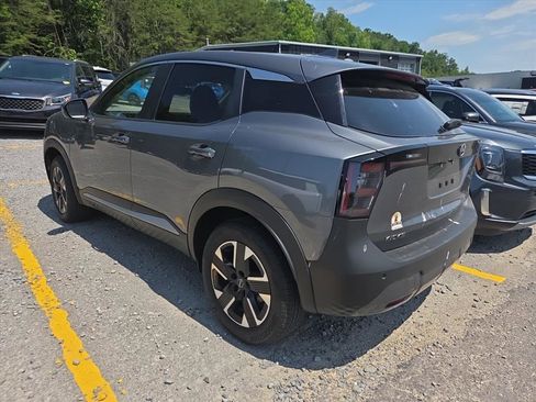 Used 2025 Nissan Kicks SV AWD/4WD image 6