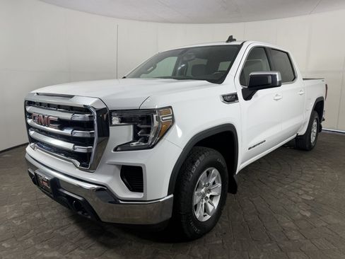 Used 2022 GMC Sierra 1500 SLE w/ Enhanced Capability Package AWD/4WD image 3