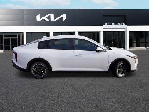 New 2026 Kia K4 EX image 2