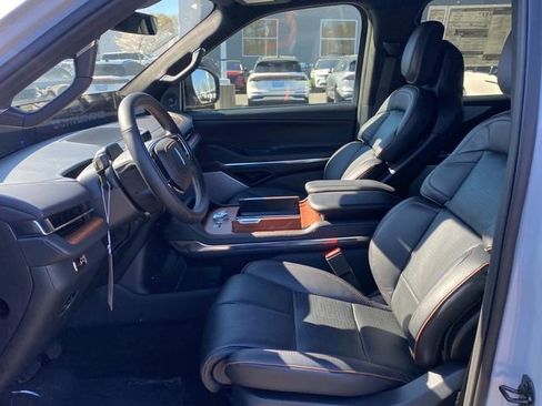 New 2026 Lincoln Navigator L Black Label AWD/4WD image 10