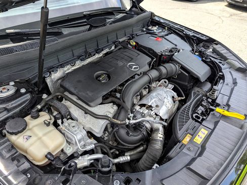 Used 2021 Mercedes-Benz GLB 250 4MATIC w/ Premium Package image 49