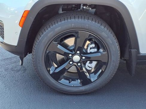 New 2025 Jeep Grand Cherokee L Limited w/ Luxury Tech Group II image 23