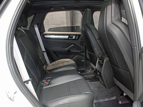 Used 2022 Porsche Cayenne Platinum Edition image 48