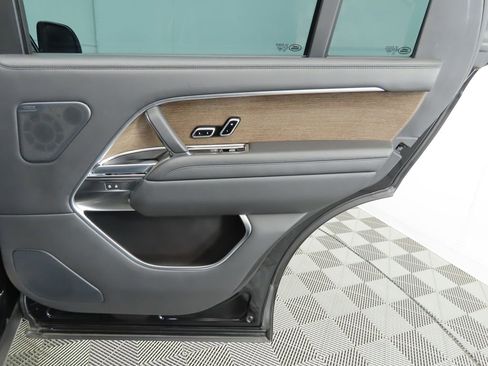 Used 2023 Land Rover Range Rover Long Wheelbase SE image 27