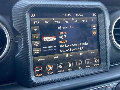 Used 2023 Jeep Wrangler Unlimited Sahara w/ Cold Weather Group AWD/4WD image 9