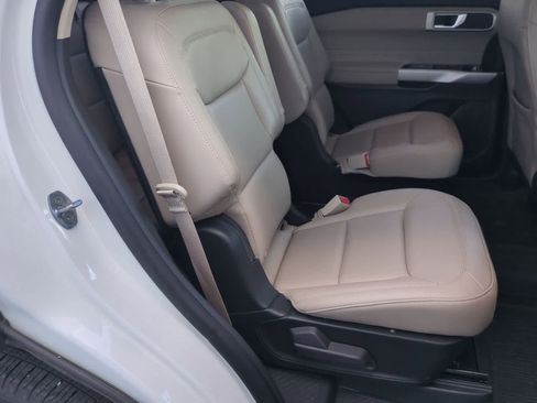 Used 2023 Ford Explorer XLT w/ Equipment Group 202A AWD/4WD image 19